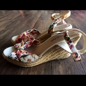 TRADED Floral Wedges